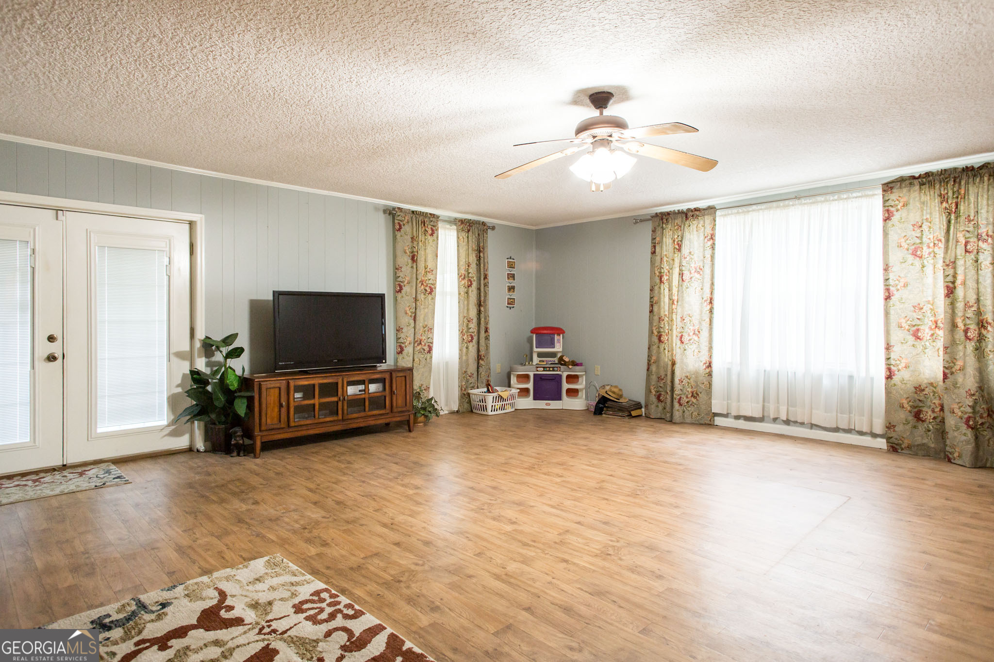 596 Teakwood Road Alma, GA 31510 - Photo 22 of 54 a view of a livingroom with furniture and a flat screen tv