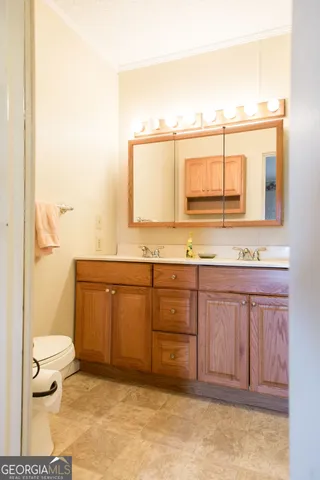 an empty room with closet and a ceiling fan