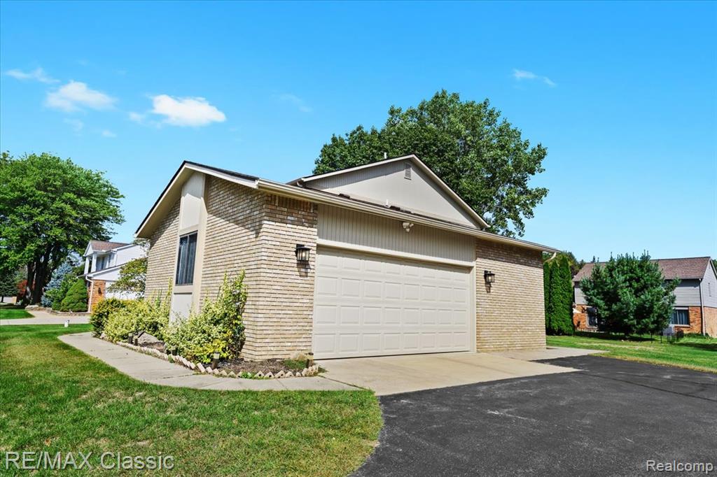 4432 Ravinewood Drive Commerce Township, MI 48382 - Photo 4 of 50 Gallery Image 4