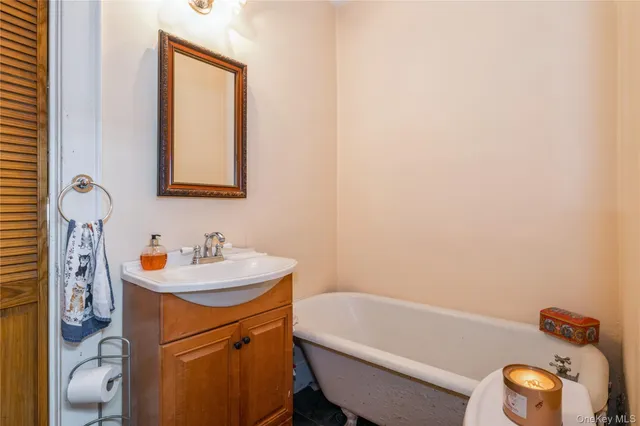 $1,350,000 | 898 West Broadway, Woodmere, NY 11598