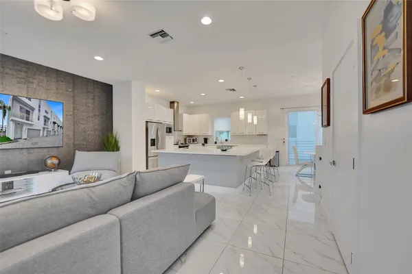 $7,000 | 1371 North Ocean Boulevard, Pompano Beach, FL 33062