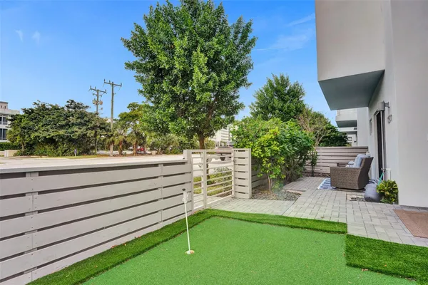 $7,000 | 1371 North Ocean Boulevard, Pompano Beach, FL 33062