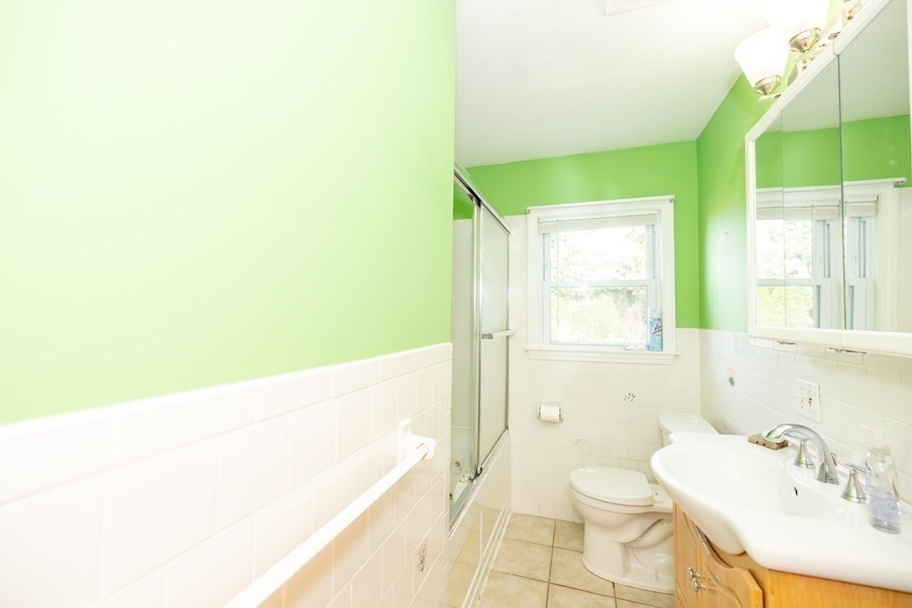 537 Gardners Neck Road Swansea, MA 02777 - Photo 20 of 28 Gallery Image 20