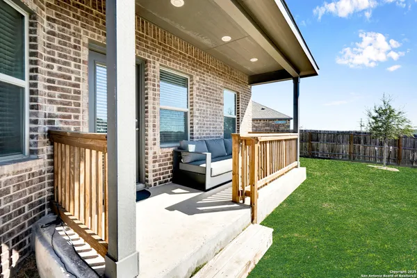 a view of a house with backyard and porch
