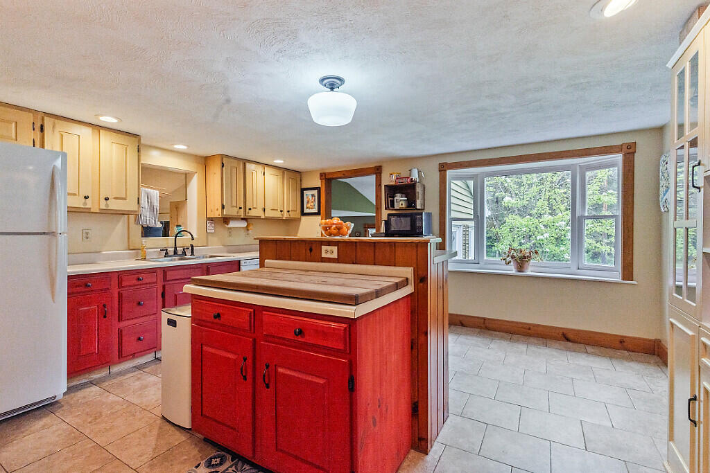 286 Canaan Road Clinton, ME 04927 - Photo 8 of 53 33_BP5A0097_DxO_mls
