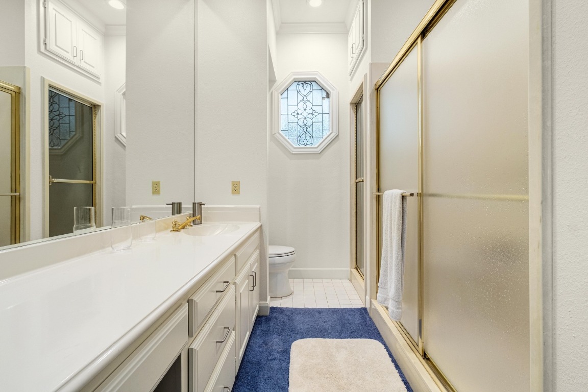 902 West 18th Street, Unit B Austin, TX 78701 - Photo 25 of 39 Primary bathroom with walk in shower