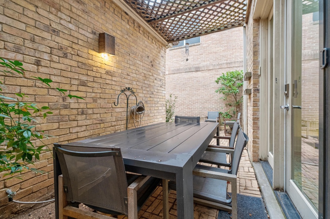 902 West 18th Street, Unit B Austin, TX 78701 - Photo 33 of 39 Courtyard Patio