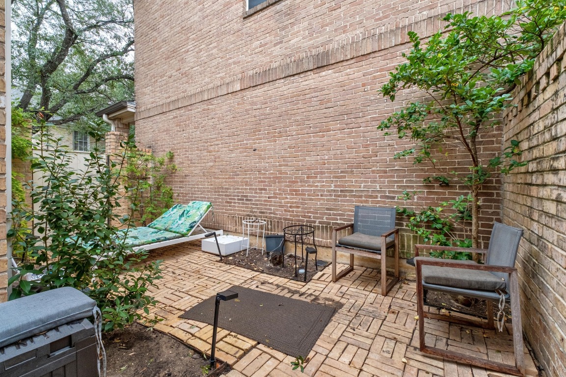 902 West 18th Street, Unit B Austin, TX 78701 - Photo 36 of 39 View of patio