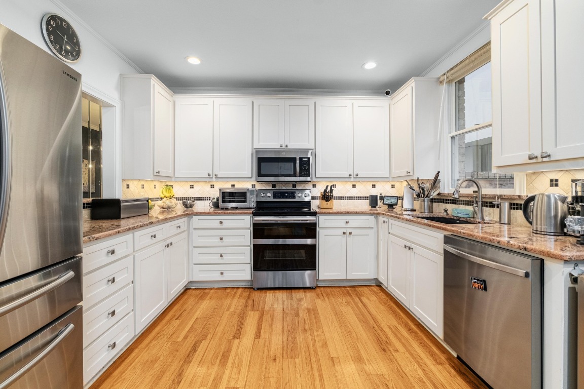 902 West 18th Street, Unit B Austin, TX 78701 - Photo 8 of 39 Kitchen with stainless appliances, granite counters and ample storage