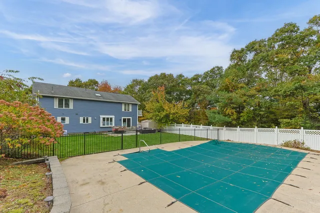 a view of a tennis court