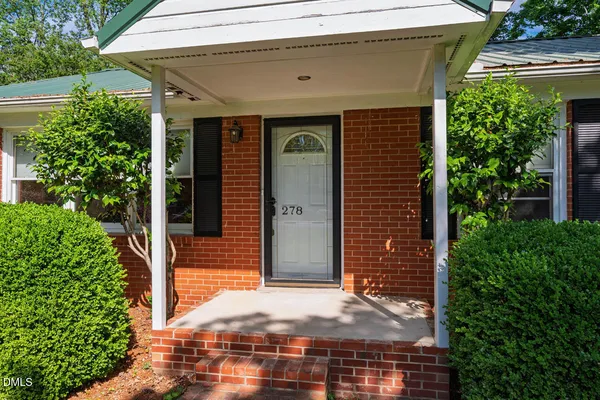 $1,750 | 278 Hillsboro Street, Pittsboro, NC 27312