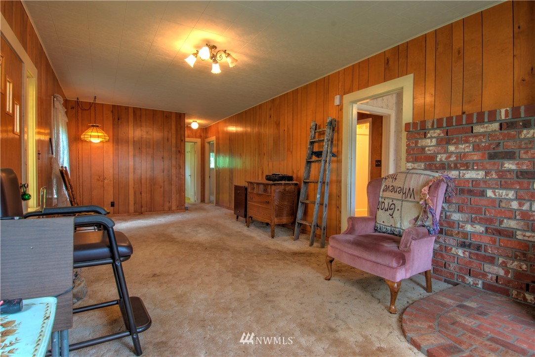 4079 South Pass Road Everson, WA 98247 - Photo 14 of 35 a living room with furniture a lamp and large window