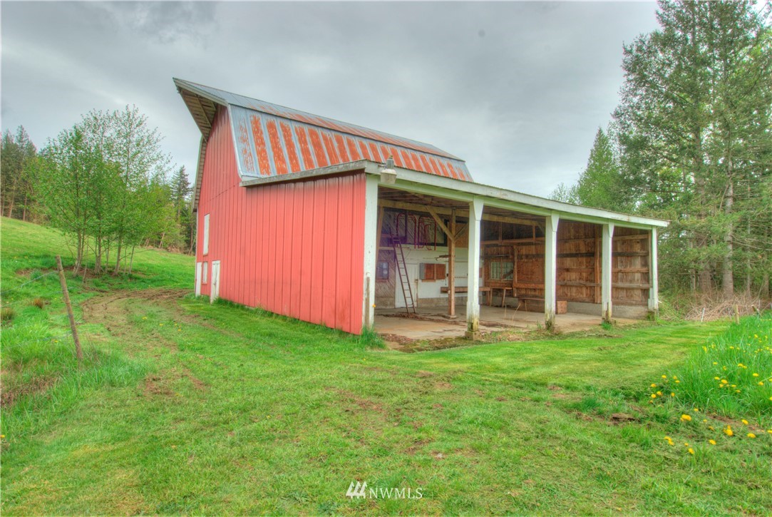 4079 South Pass Road Everson, WA 98247 - Photo 24 of 35 a view of a house with backyard and porch