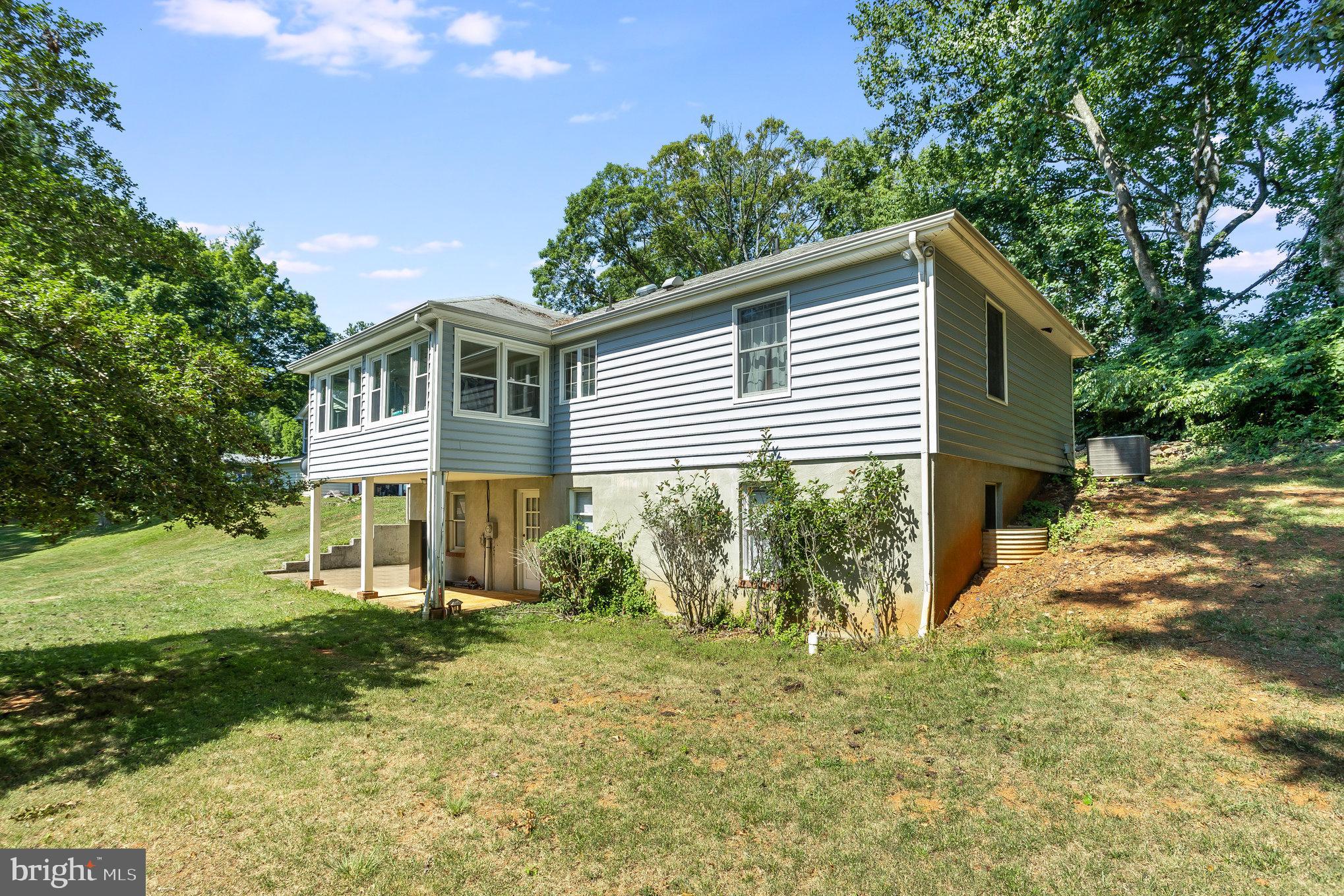 7373 Baldwin Ridge Road Warrenton, VA 20187 - Photo 3 of 13 Back of the house
