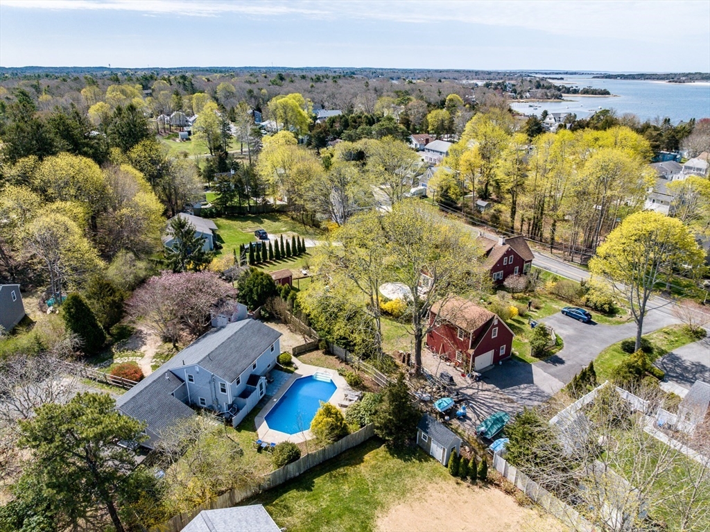 8 Elizabeth Road Bourne, MA 02559 - Photo 2 of 34