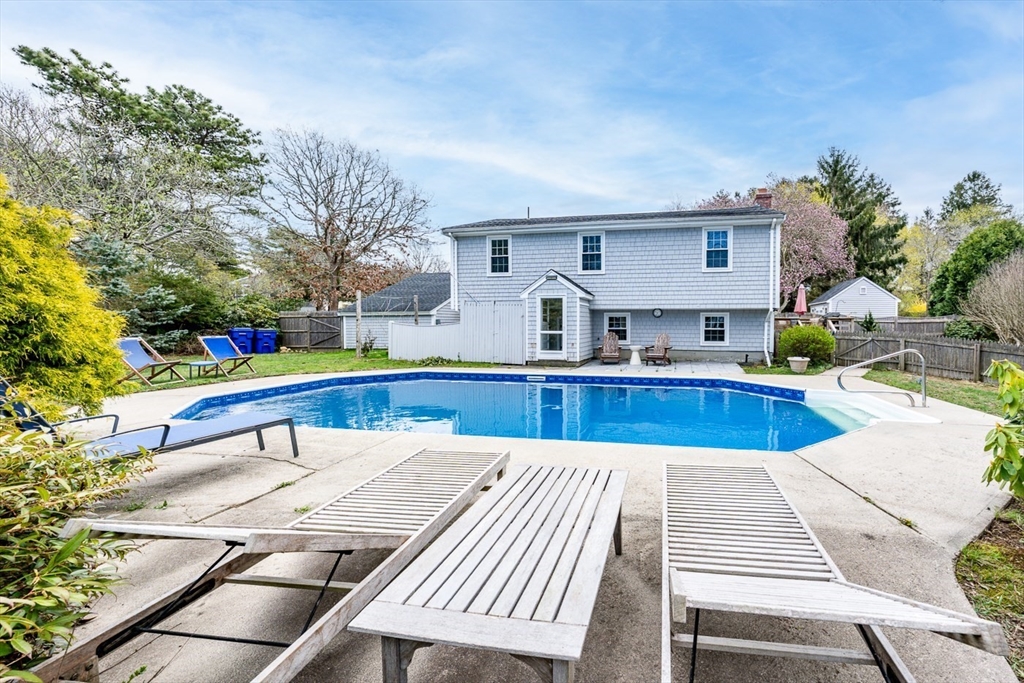 8 Elizabeth Road Bourne, MA 02559 - Photo 25 of 34