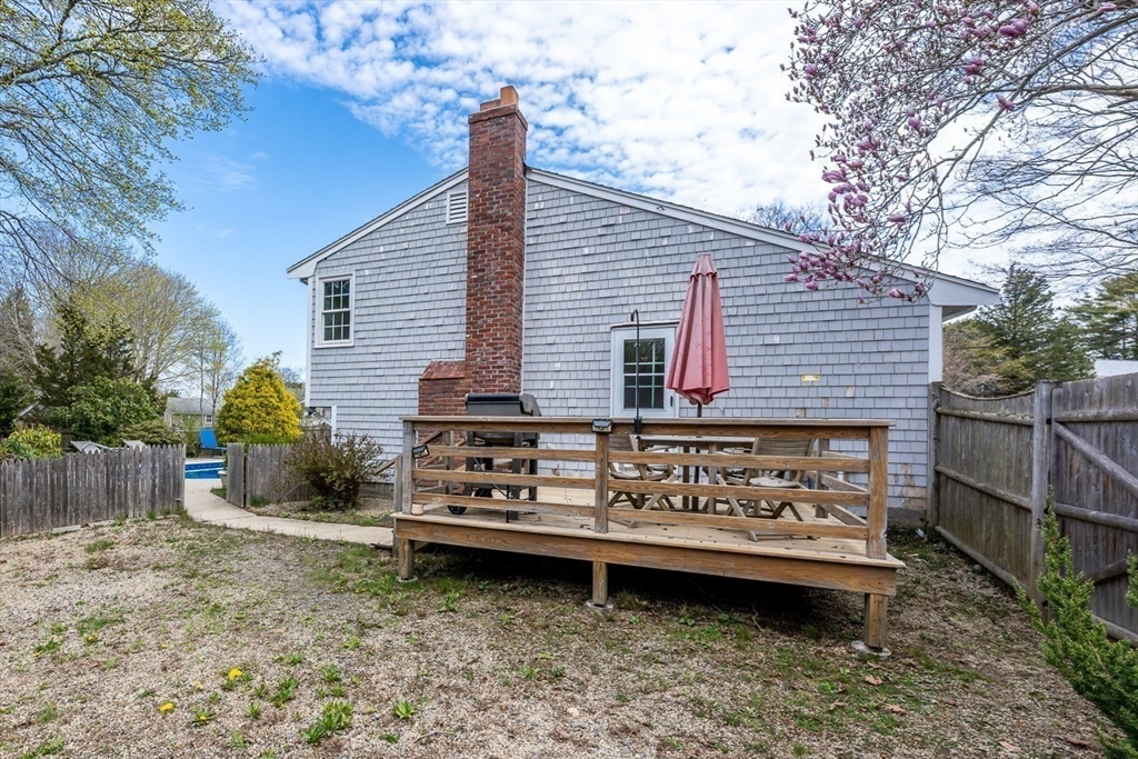 8 Elizabeth Road Bourne, MA 02559 - Photo 26 of 34