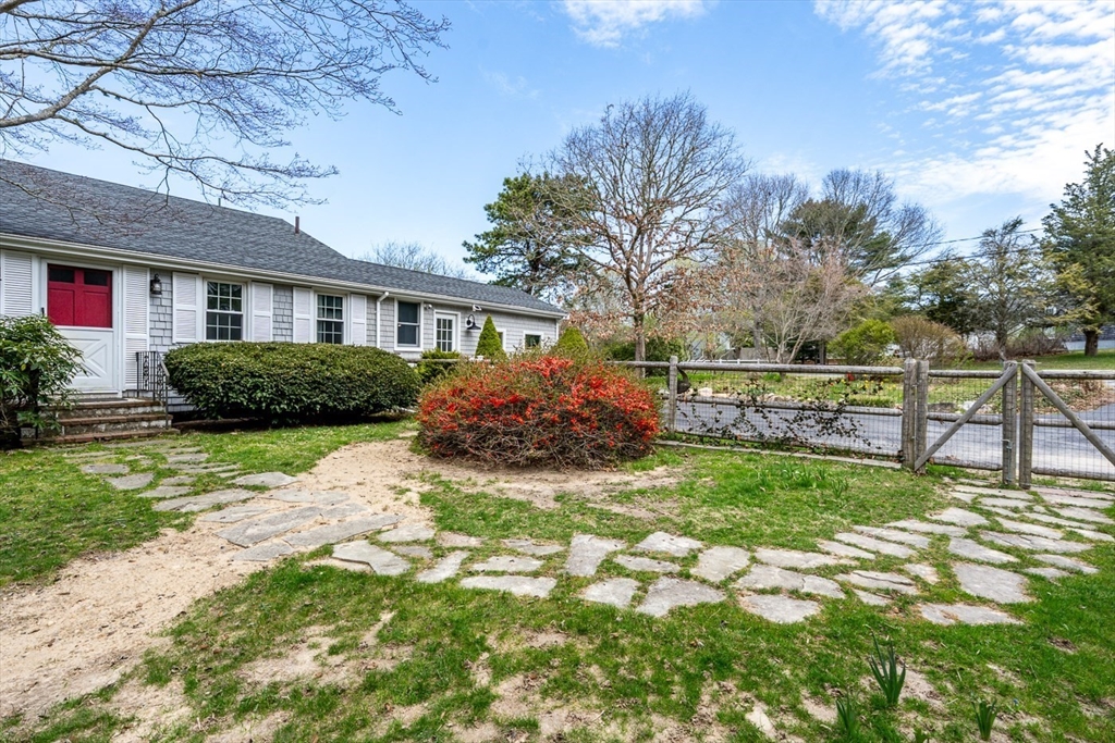 8 Elizabeth Road Bourne, MA 02559 - Photo 33 of 34