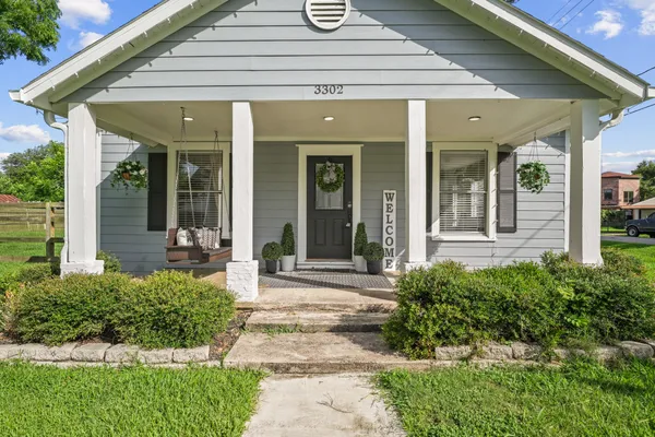 $284,900 | 3302 North Avenue, Needville, TX 77461