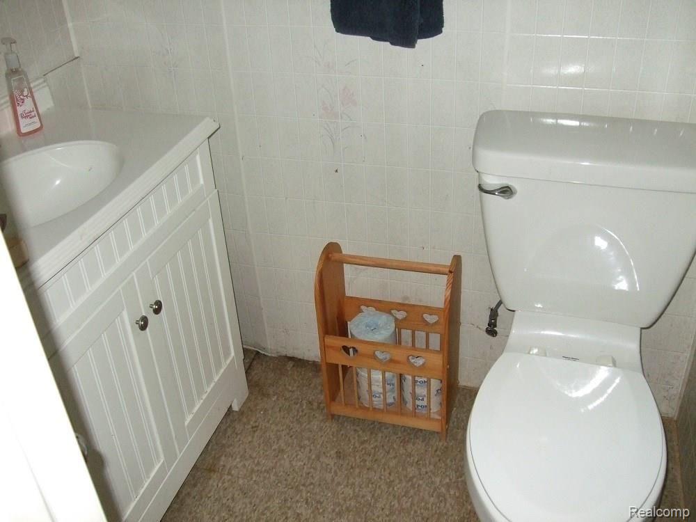 9920 Reeck Road Allen Park, MI 48101 - Photo 37 of 39 THREE PIECE BASEMENT BATH.