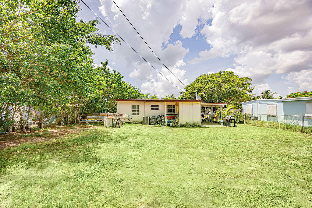 301 Mentone Road Lake Worth, FL 33462 - Photo 13 of 19 0007_8420
