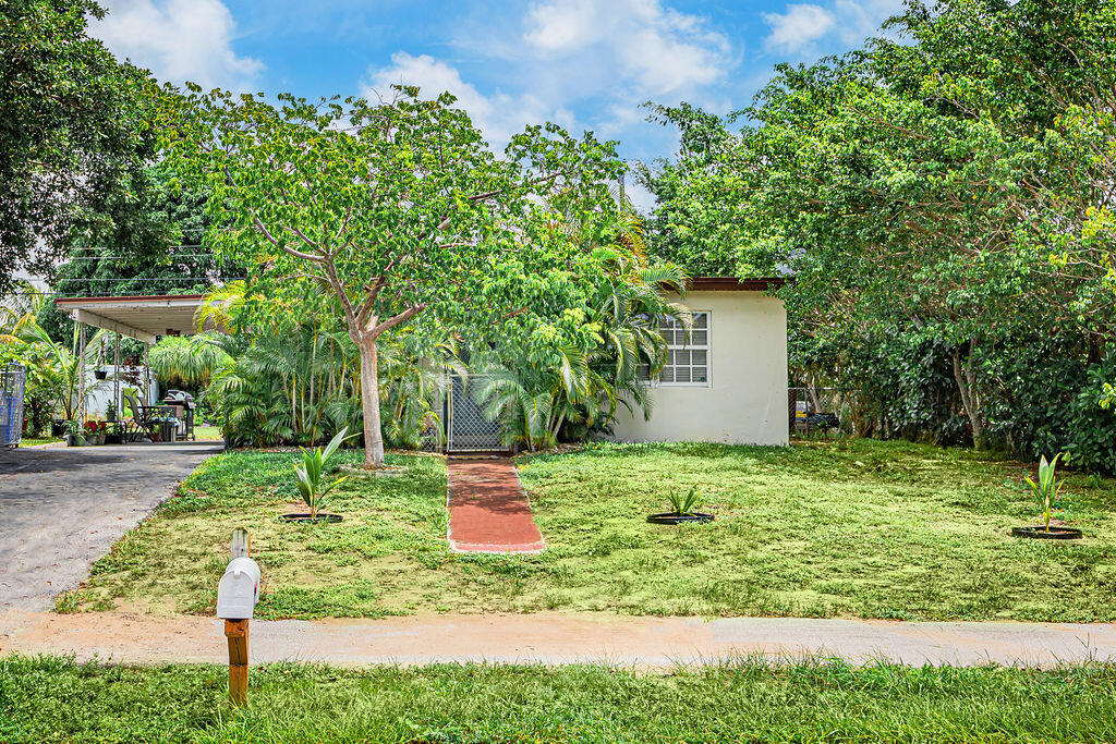 301 Mentone Road Lake Worth, FL 33462 - Photo 3 of 19 0001_8381