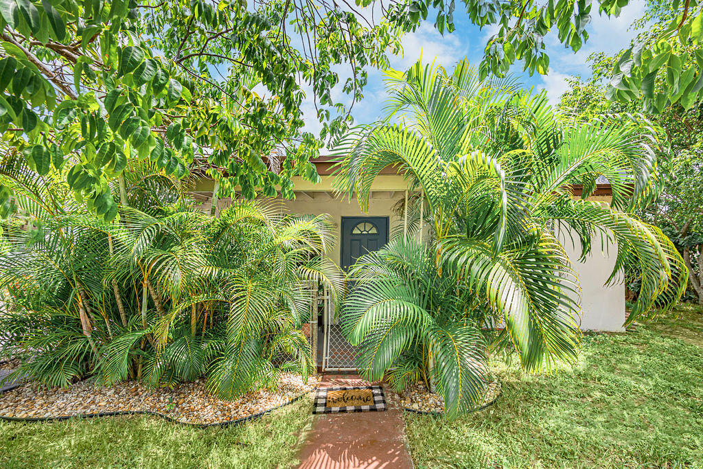 301 Mentone Road Lake Worth, FL 33462 - Photo 4 of 19 0002_8394