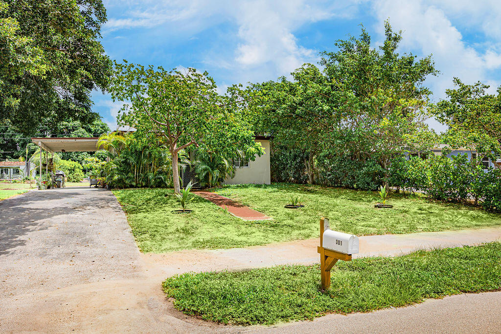 301 Mentone Road Lake Worth, FL 33462 - Photo 9 of 19 0003_8377