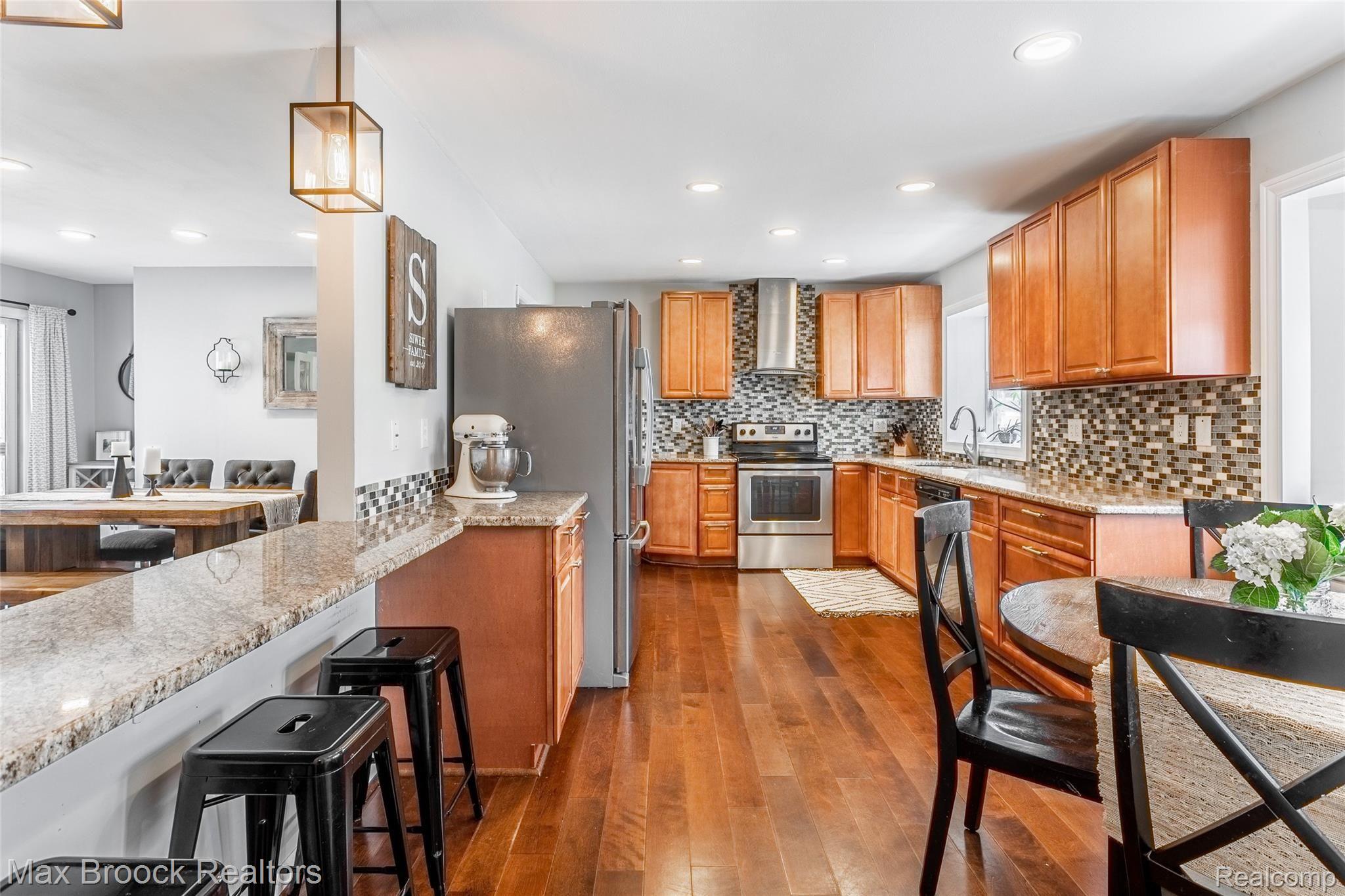 7038 Springridge Road West Bloomfield, MI 48322 - Photo 11 of 24 6.jpg