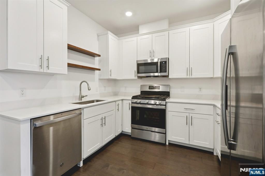 379 Main Street Little Falls, NJ 07424 - Photo 4 of 44