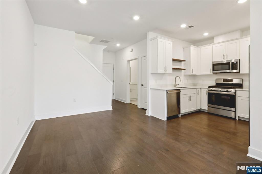 379 Main Street Little Falls, NJ 07424 - Photo 6 of 44