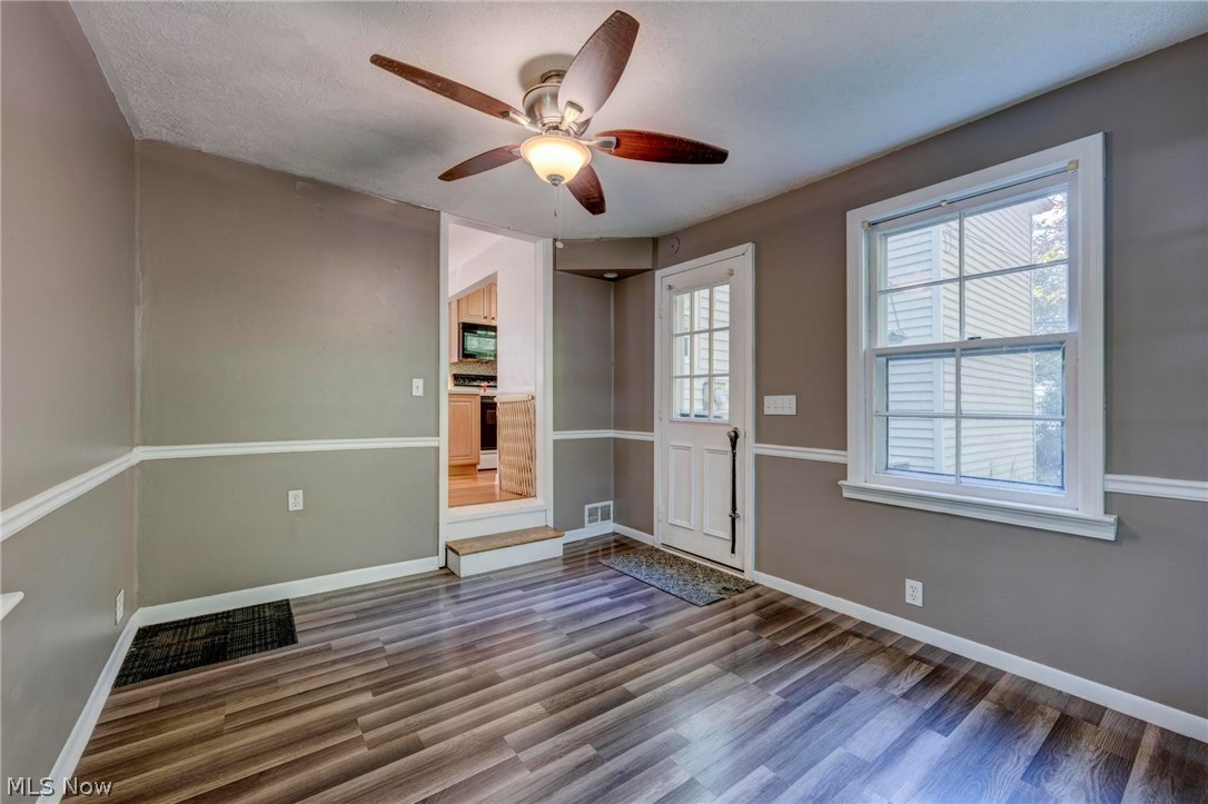 4157 Delroy Road Cleveland, OH 44121 - Photo 12 of 34