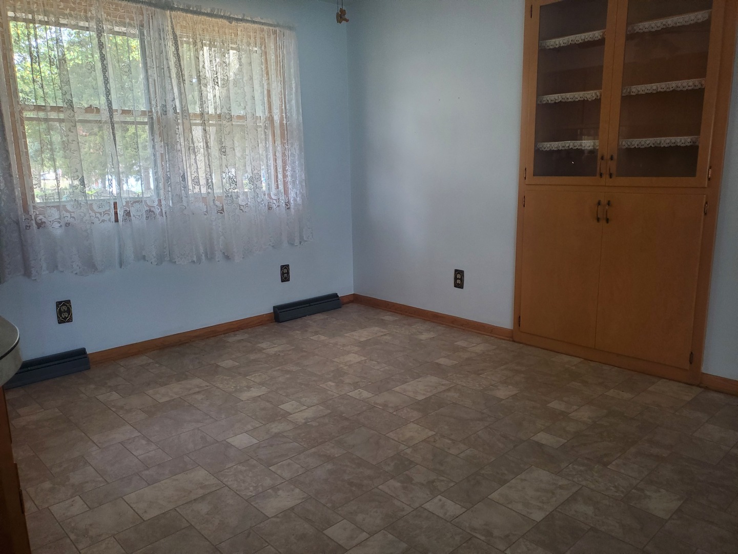 316 North Commerce Street Gilman, IL 60938 - Photo 9 of 26 an empty room with windows