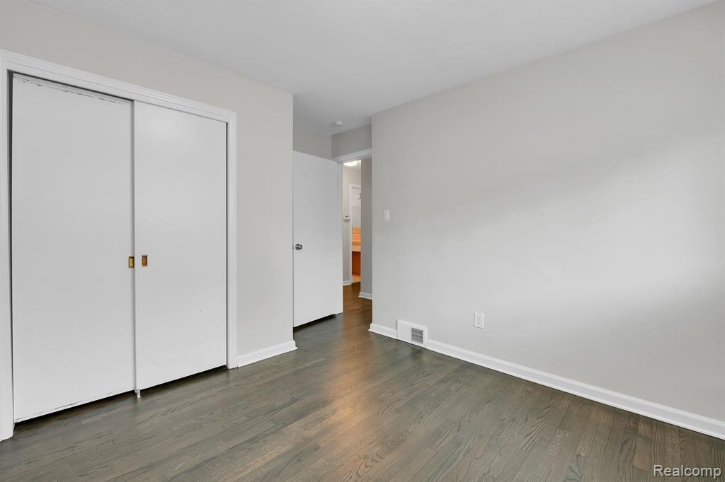 1843 Newcastle Road Grosse Pointe, MI 48236 - Photo 20 of 29