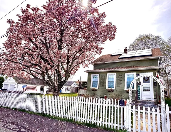 $389,000 | 37 Aldrich Street, West Warwick, RI 02893