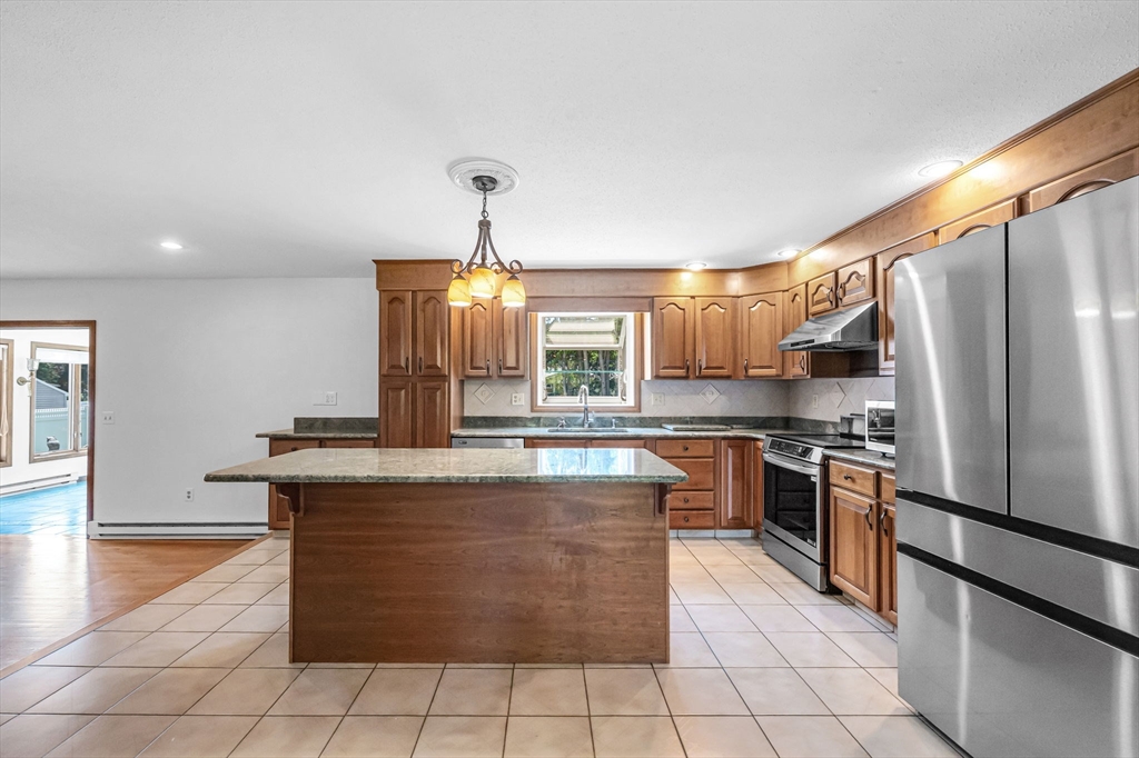 169 Country Road Agawam, MA 01001 - Photo 9 of 41