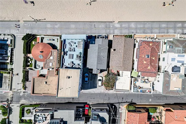 a view of roof and deck