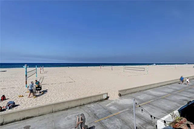 a view of a big building in the middle of a city