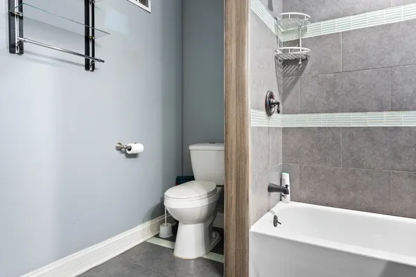 $299,000 | 11 Cour Caravelle, Unit 11, Palos Hills, IL 60465