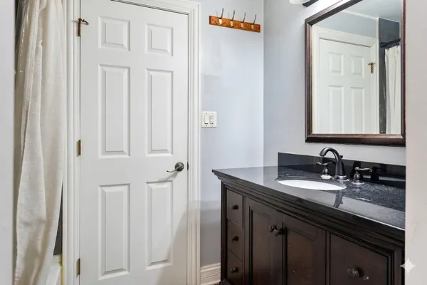 $299,000 | 11 Cour Caravelle, Unit 11, Palos Hills, IL 60465