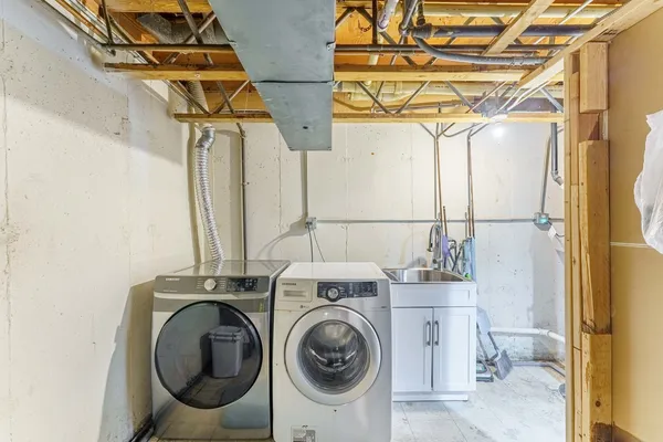 $299,000 | 11 Cour Caravelle, Unit 11, Palos Hills, IL 60465