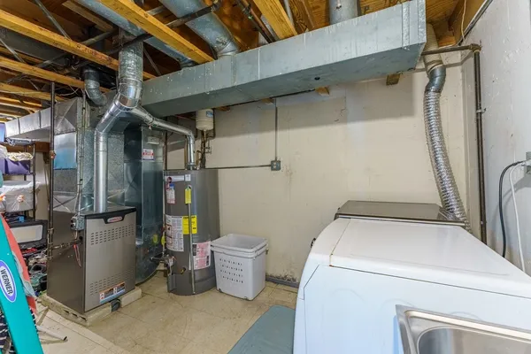 $299,000 | 11 Cour Caravelle, Unit 11, Palos Hills, IL 60465