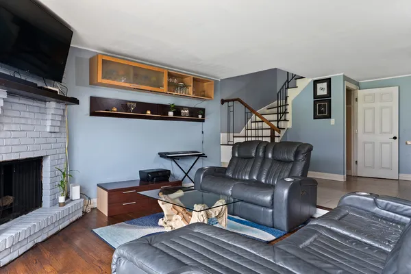 $299,000 | 11 Cour Caravelle, Unit 11, Palos Hills, IL 60465