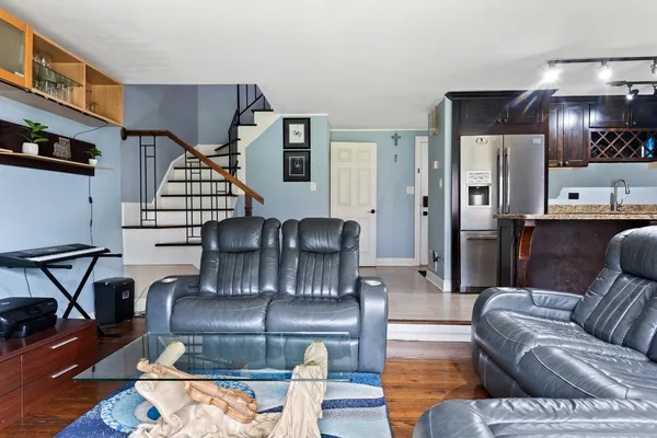 $299,000 | 11 Cour Caravelle, Unit 11, Palos Hills, IL 60465