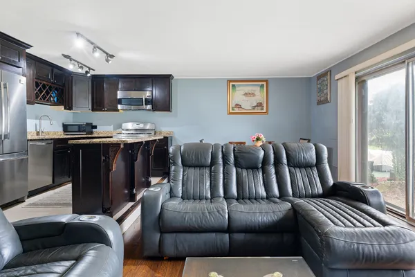 $299,000 | 11 Cour Caravelle, Unit 11, Palos Hills, IL 60465