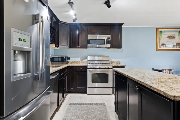$299,000 | 11 Cour Caravelle, Unit 11, Palos Hills, IL 60465