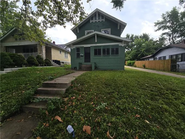 $200,000 | 327 South Kensington Avenue, Kansas City, MO 64124
