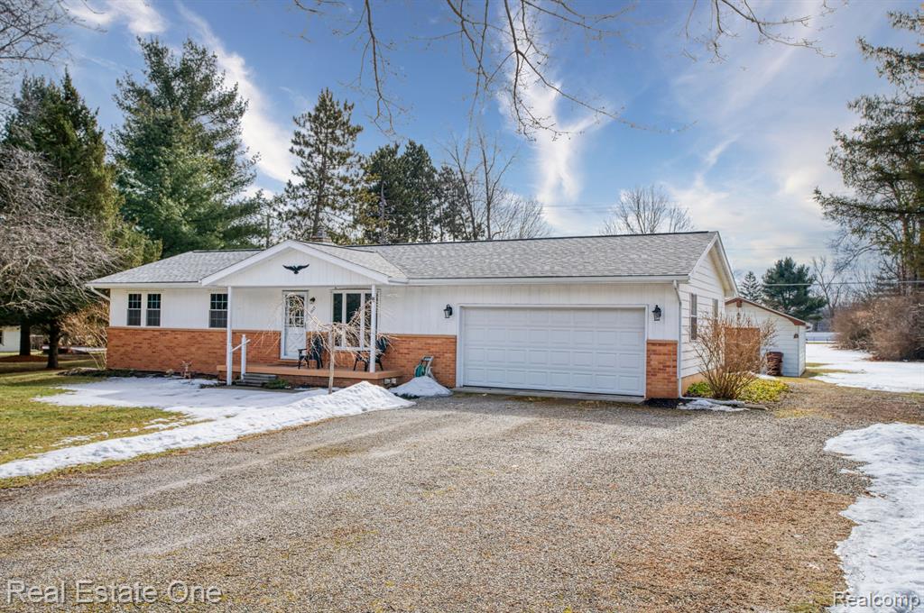 2867 Norton Road Howell, MI 48843 - Photo 3 of 35