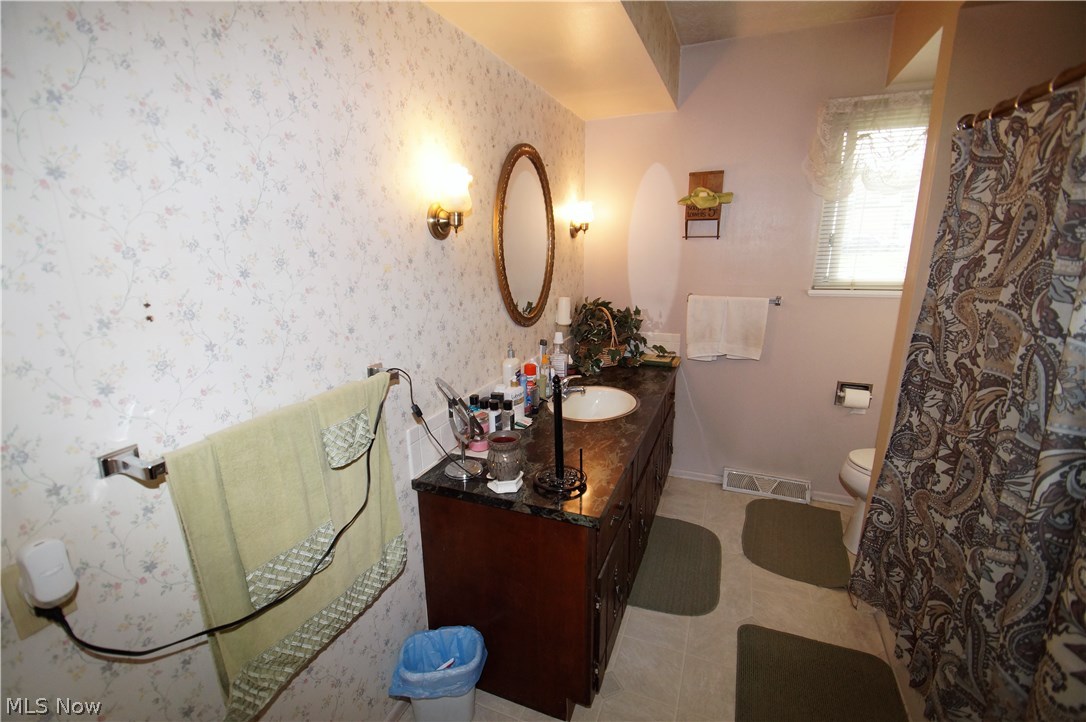 3460 Raber Terrace Akron, OH 44312 - Photo 16 of 19 Right side full bathroom