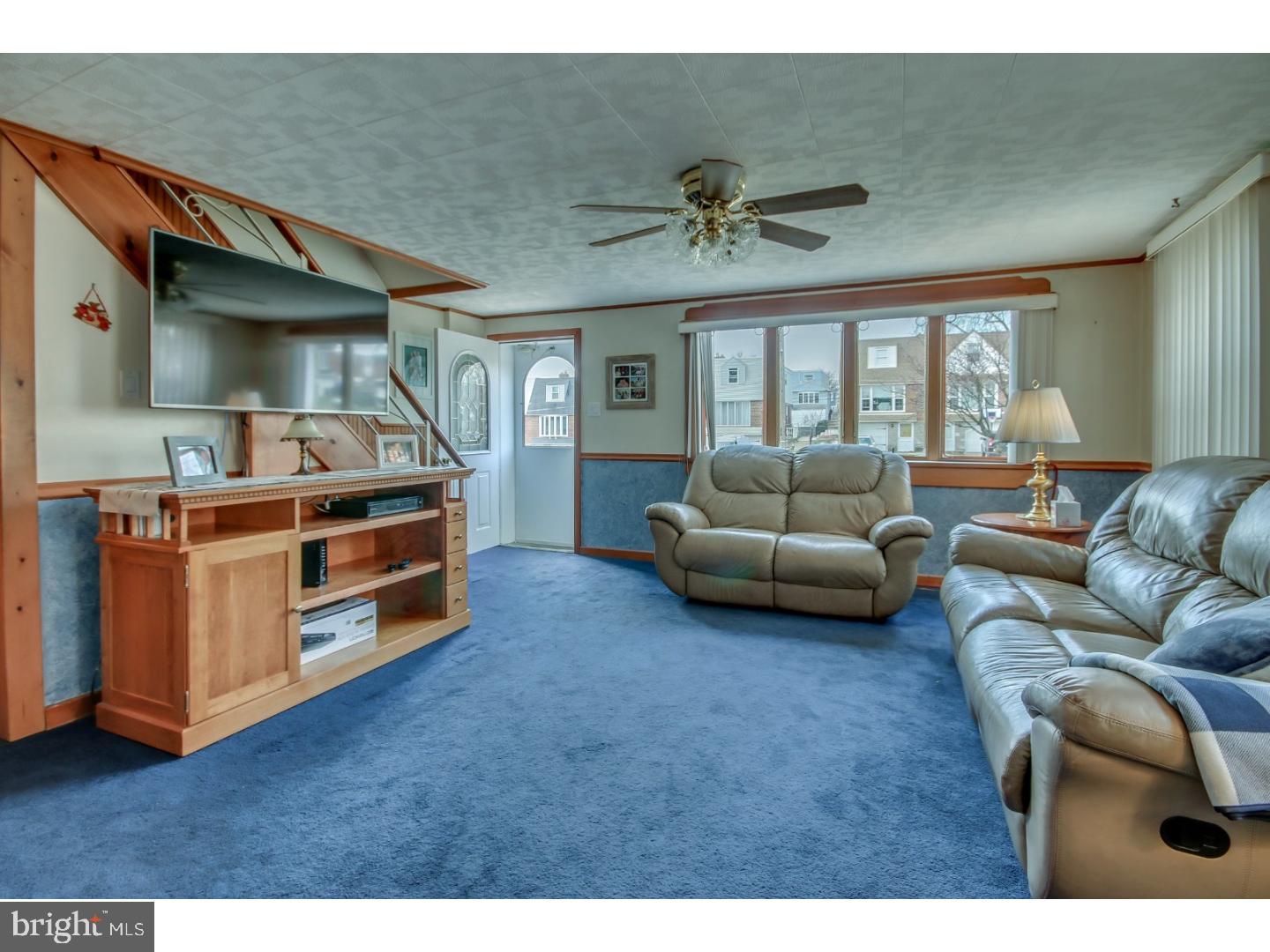3561 Primrose Road Philadelphia, PA 19114 - Photo 3 of 25 Living Room